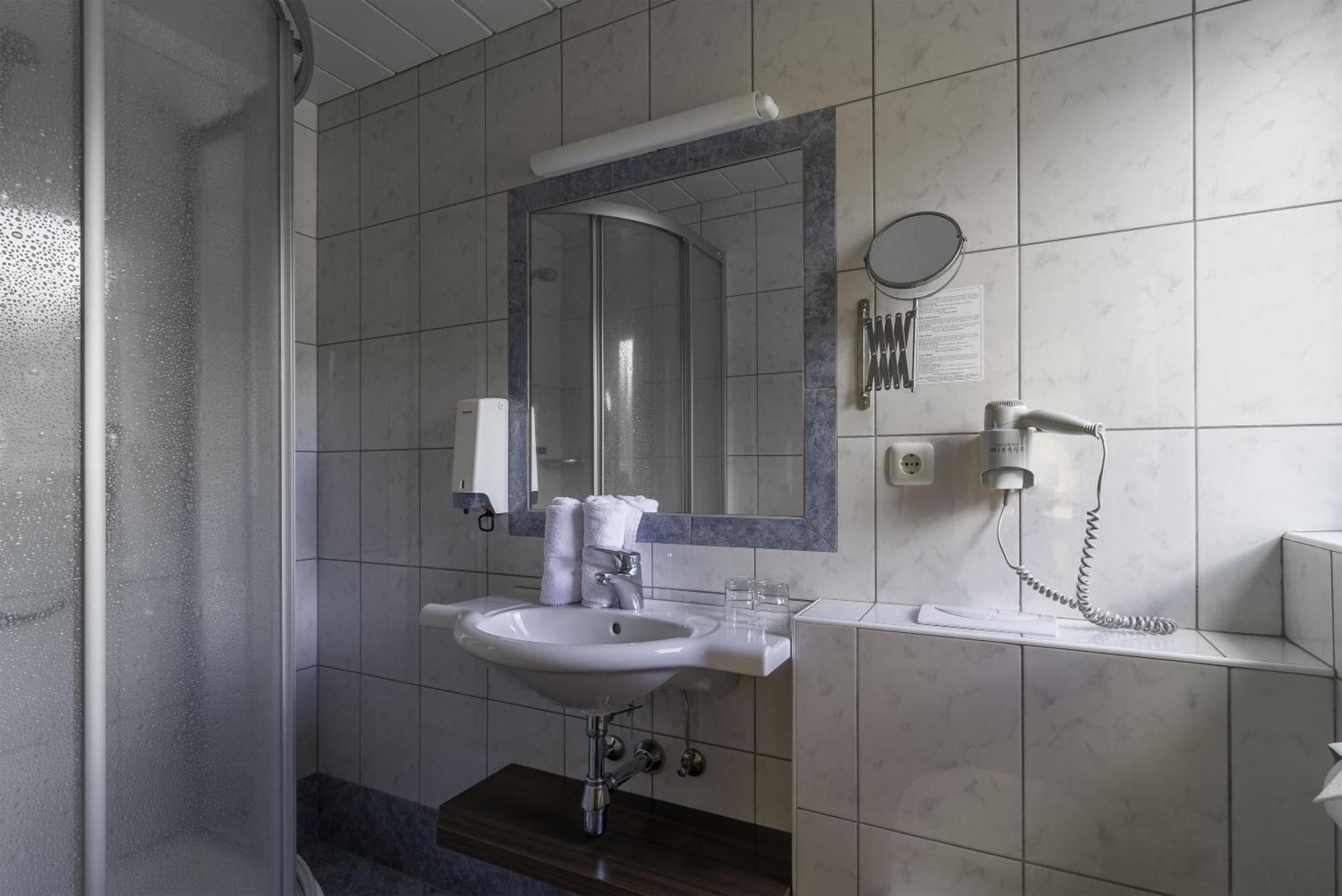 Hotel Enzian Paznaun See Rum bild
